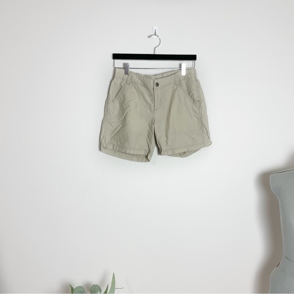 [Columbia] Light Tan Outdoor Elastic Waist Shorts - Picture 1 of 8